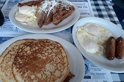 great breakfast places on anna maria island minnies beach cafe